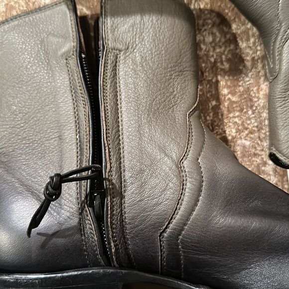 Two-tone color, beautiful genuine leather boots in perfect condition - Picture 8 of 13